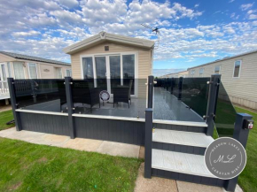 Meadow View 171 - Golden Palm - Central heating, WiFi, pet friendly, bed linen - Meadow Lakes Caravan & Lodge Hire